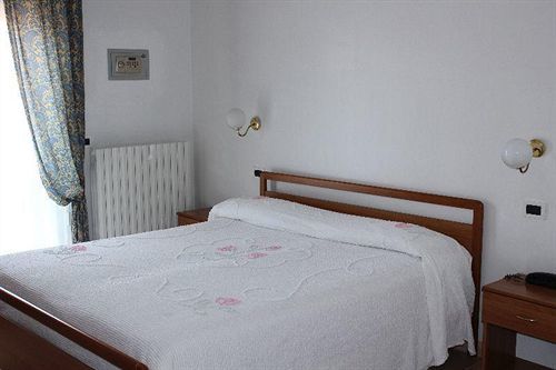 ג'וליאנובה Hotel Solaris מראה חיצוני תמונה