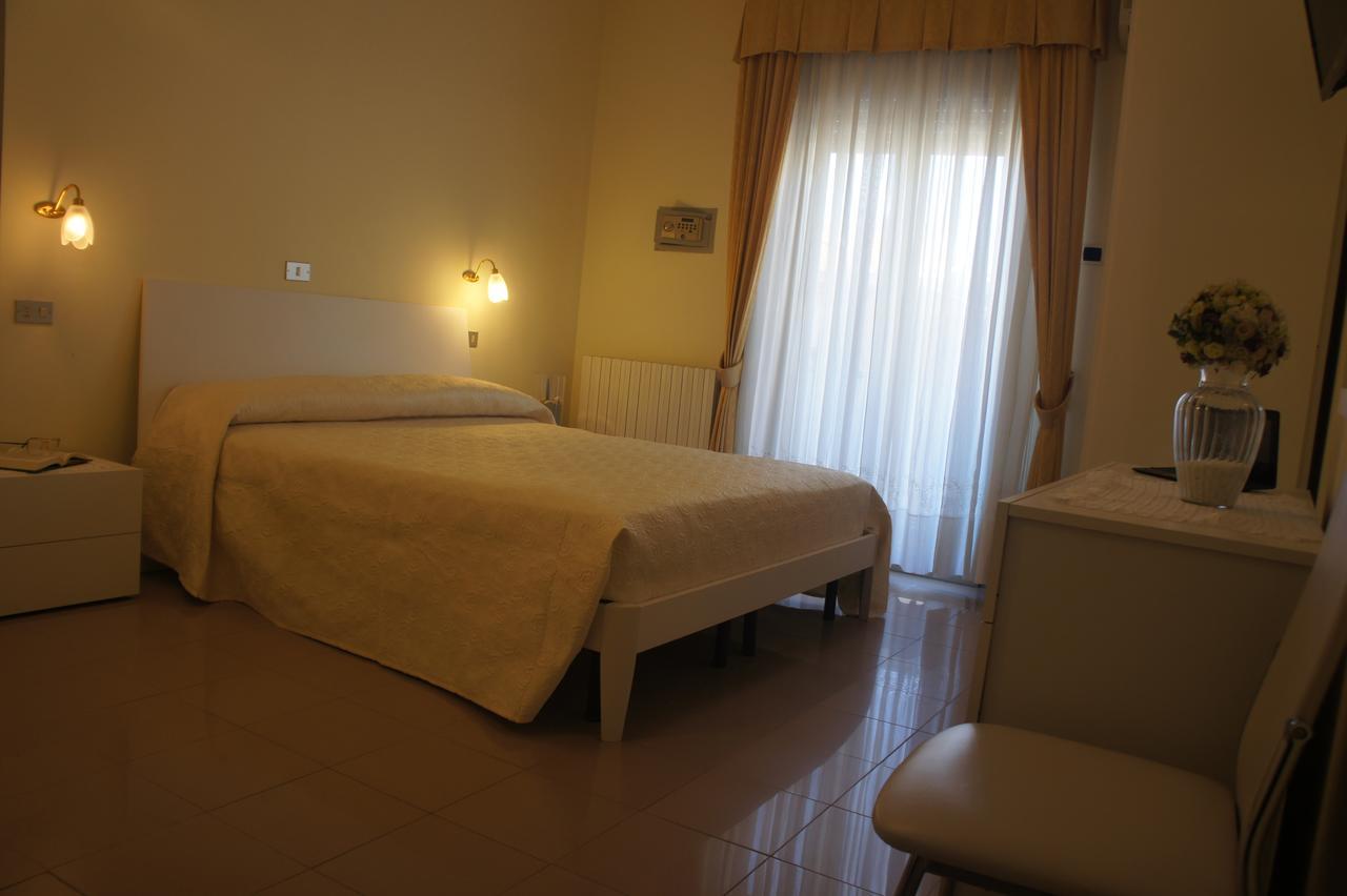 ג'וליאנובה Hotel Solaris מראה חיצוני תמונה