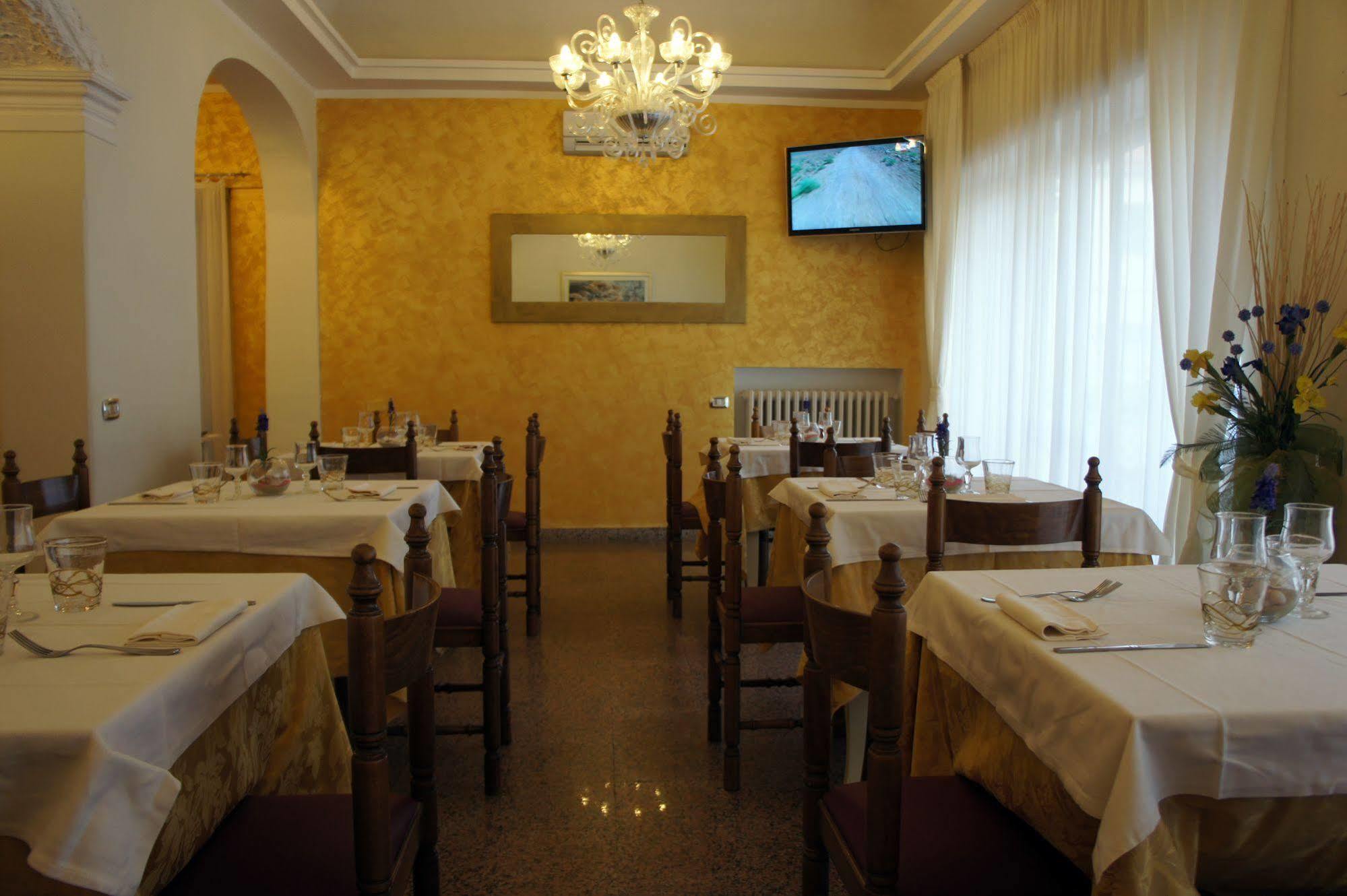 ג'וליאנובה Hotel Solaris מראה חיצוני תמונה